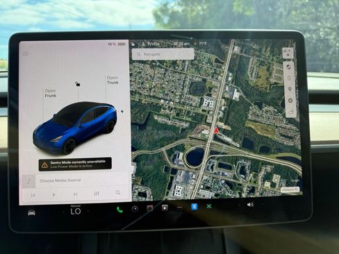 Used 2022 Tesla Model Y Performance AWD/4WD image 25