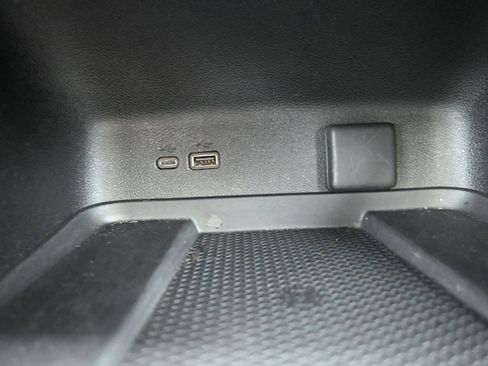 Used 2024 Chevrolet Traverse RS FWD image 21