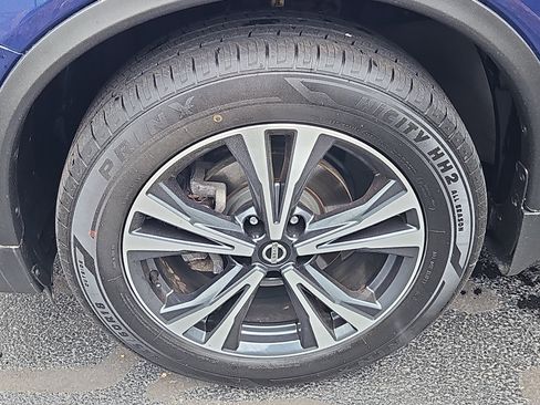Used 2019 Nissan Rogue SV w/ Premium Package AWD/4WD image 4