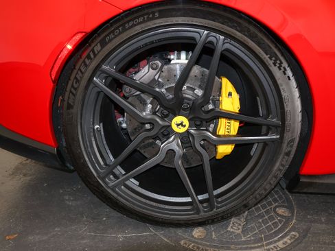 Used 2019 Ferrari Portofino RWD image 38