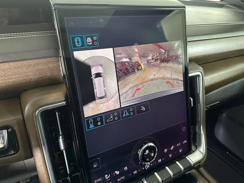 Used 2025 GMC Yukon Denali Ultimate AWD/4WD image 21