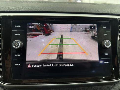 Used 2022 Volkswagen Atlas Cross Sport SEL R-Line image 28