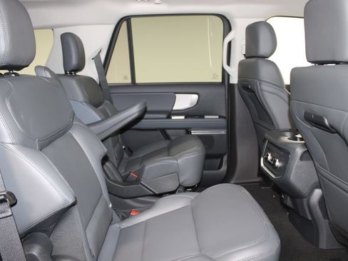 New 2026 Ford Expedition Active AWD/4WD image 32