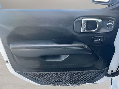 Used 2023 Jeep Gladiator Overland image 9