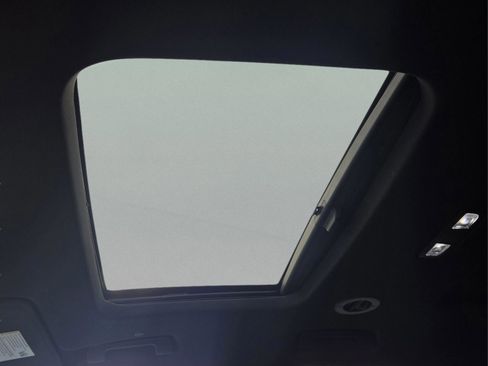 Used 2022 Chevrolet Traverse Premier w/ Redline Edition image 27