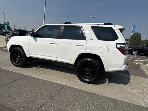 Used 2021 Toyota 4Runner SR5 Premium w/ Moonroof Package AWD/4WD image 9