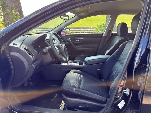 Used 2016 Nissan Altima 2.5 S w/ Power Driver Seat Package FWD image 2