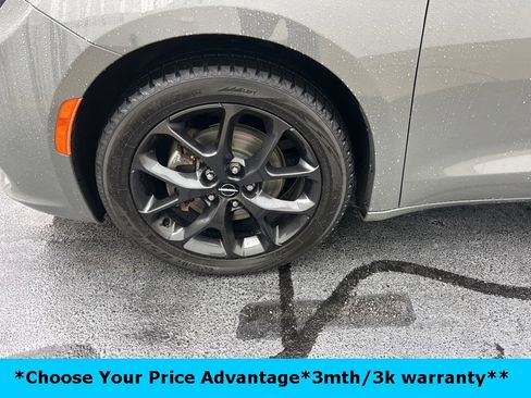 Certified 2022 Chrysler Pacifica Touring-L w/ S Appearance Package image 10