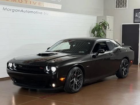 Used 2016 Dodge Challenger R/T RWD image 7