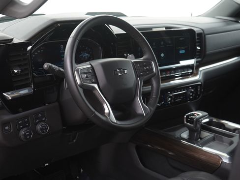 Used 2024 Chevrolet Silverado 1500 LT Trail Boss w/ Convenience Package II image 24