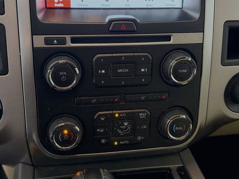 Used 2017 Ford Expedition XLT w/ Equipment Group 202A RWD image 18