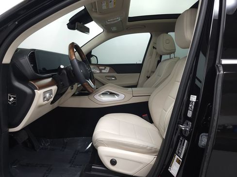 Used 2023 Mercedes-Benz GLS 450 4MATIC image 8