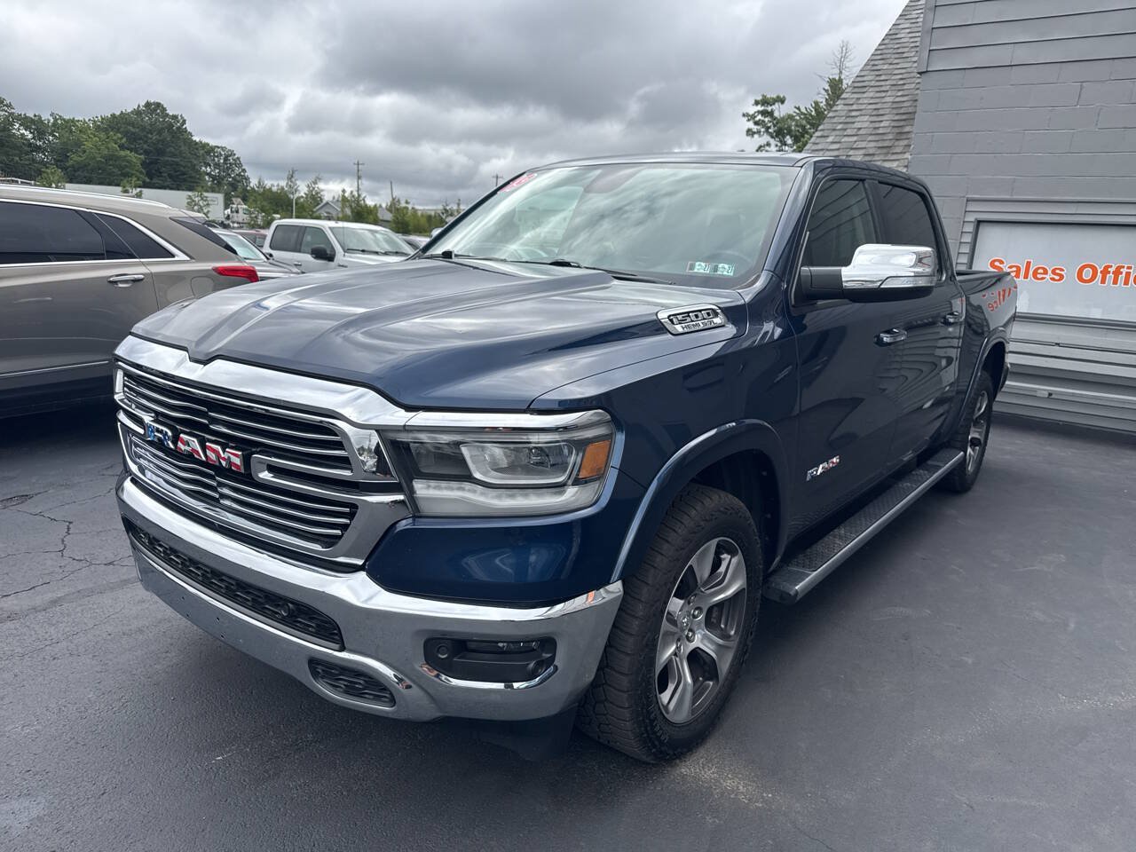 Used 2019 RAM 1500 Laramie AWD/4WD image 3