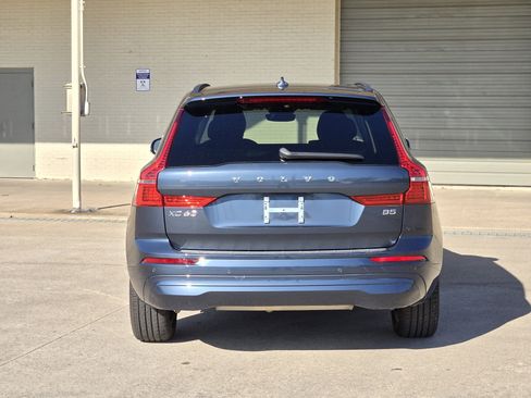 Certified 2023 Volvo XC60 B5 Core w/ Climate Package image 8