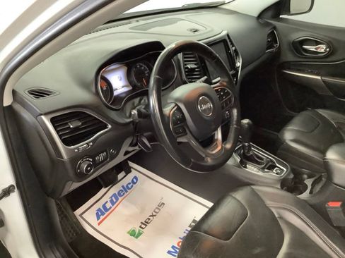 Used 2019 Jeep Cherokee Limited AWD/4WD image 13