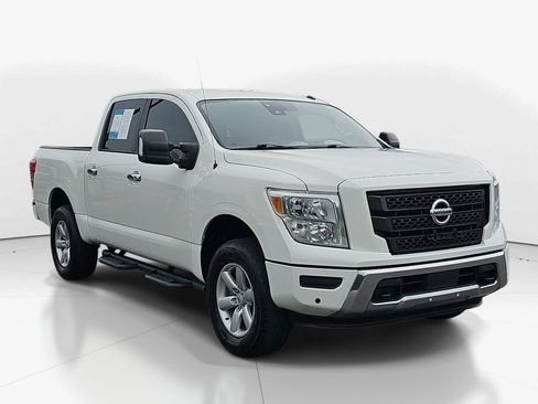 Used 2021 Nissan Titan SV w/ SV Convenience Package RWD image 3