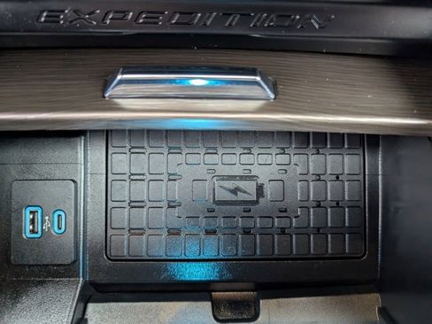 Used 2024 Ford Expedition Max Limited image 16