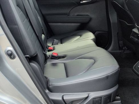 Certified 2026 Toyota Highlander XLE AWD/4WD image 30
