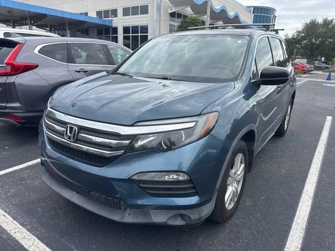 Certified 2017 Honda Pilot LX image 3