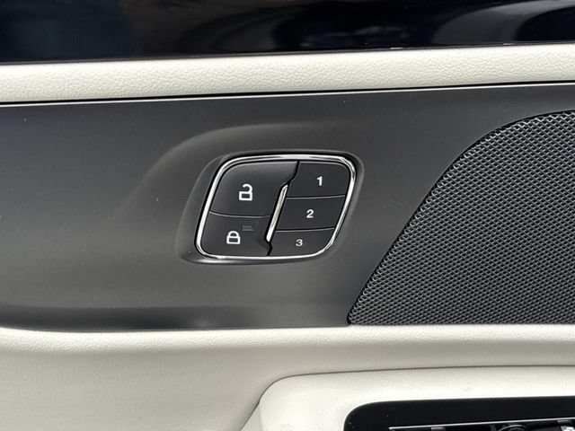 New 2026 Lincoln Nautilus Premier w/ Jet Appearance Package AWD/4WD image 21