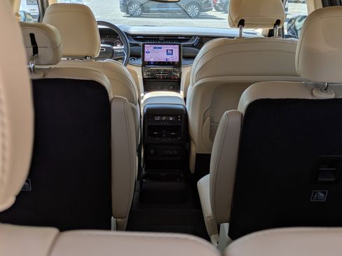 Used 2022 Jeep Grand Cherokee L Limited image 13