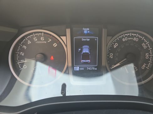 Used 2019 Toyota Tacoma SR5 RWD image 17