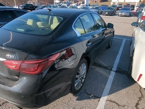 Used 2018 INFINITI Q50 Luxe w/ Essential Package (3.0T Luxe) image 3