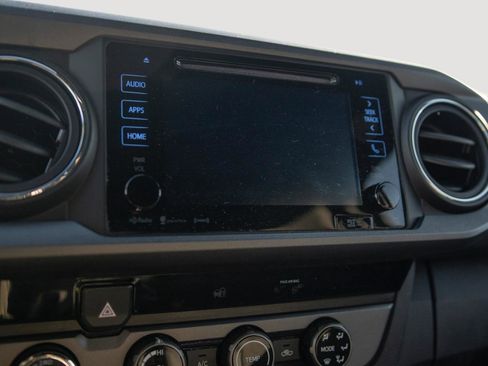 Used 2018 Toyota Tacoma TRD Sport image 8