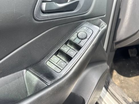 Used 2024 Nissan Rogue S AWD/4WD image 14