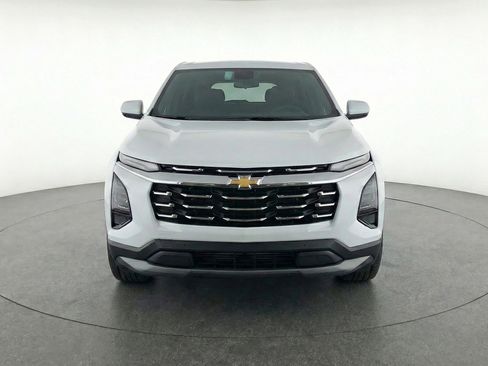 Used 2025 Chevrolet Equinox LT image 2