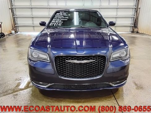 Used 2015 Chrysler 300 S RWD image 7