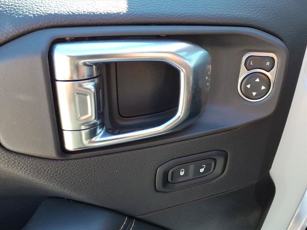 Used 2025 Jeep Wrangler Unlimited Sahara AWD/4WD image 20