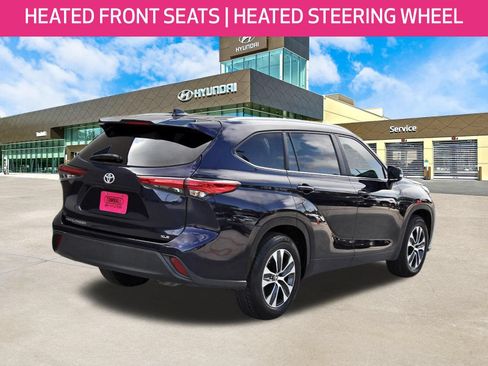 Used 2023 Toyota Highlander XLE FWD image 5