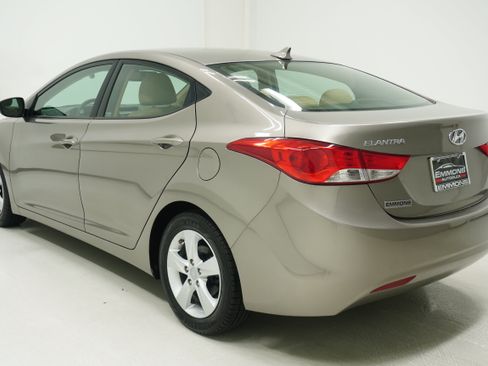Used 2013 Hyundai Elantra GLS w/ Preferred Pkg FWD image 6
