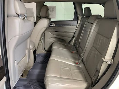 Used 2011 Jeep Grand Cherokee Laredo AWD/4WD image 9