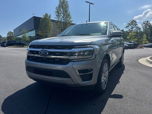 Used 2024 Ford Expedition Limited RWD image 3