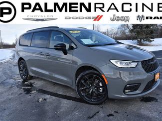 Certified 2025 Chrysler Pacifica Limited w/ Uconnect Theater Family Group video 1