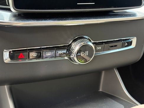 New 2026 Volvo XC90 B6 Plus w/ Protection Package Premier image 15