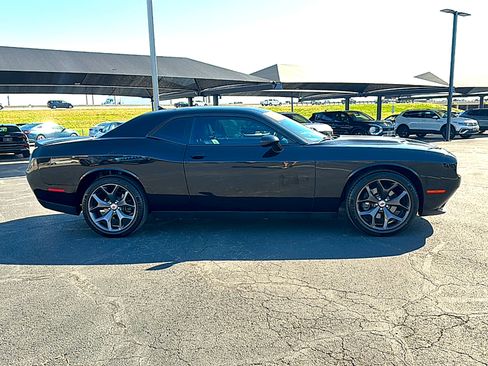 Used 2018 Dodge Challenger SXT Plus image 9