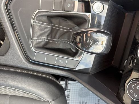 Used 2023 Volkswagen Taos SE w/ Panoramic Sunroof Package image 19