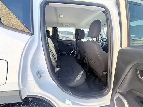 Used 2018 Jeep Renegade Latitude image 12