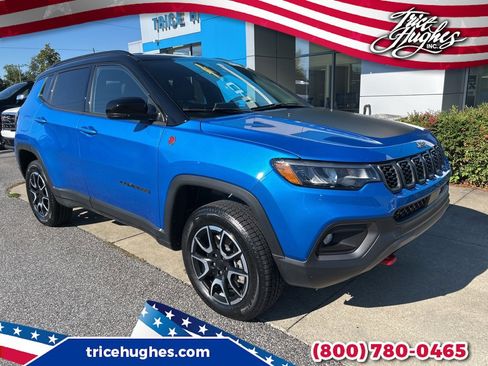 Used 2024 Jeep Compass Trailhawk w/ Trailhawk Convenience Group image 1