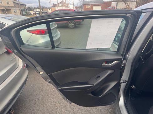 Used 2016 MAZDA MAZDA3 i Sport image 13