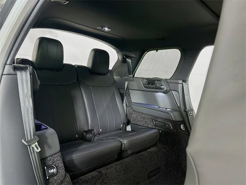 New 2026 Land Rover Range Rover Long Wheelbase SE image 30