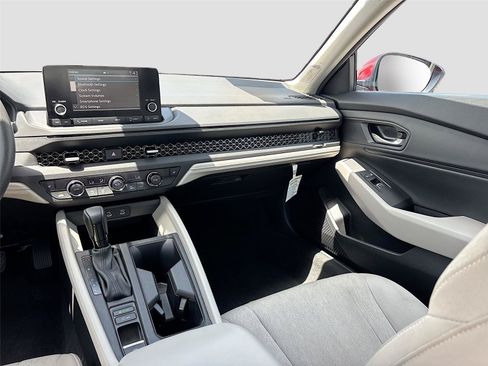 Certified 2024 Honda Accord EX image 27