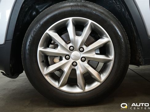 Used 2017 Jeep Cherokee Limited AWD/4WD image 7
