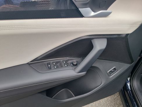 New 2025 Volkswagen Tiguan SE w/ Panoramic Sunroof Package AWD/4WD image 20