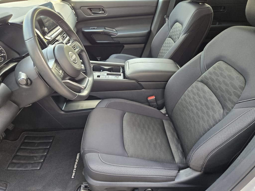 Used 2024 Nissan Pathfinder SV FWD image 9