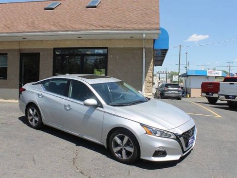 Used 2021 Nissan Altima 2.5 SL image 2
