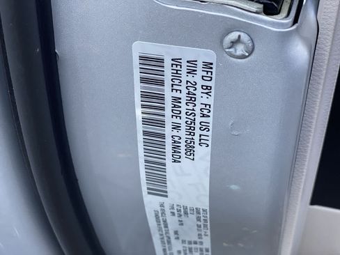 Used 2024 Chrysler Pacifica Limited FWD image 28